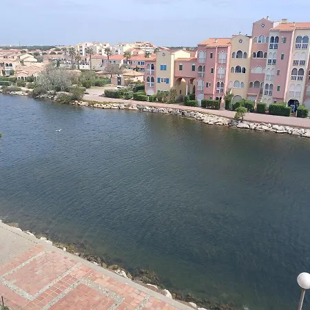 Beau Face à L Eau *