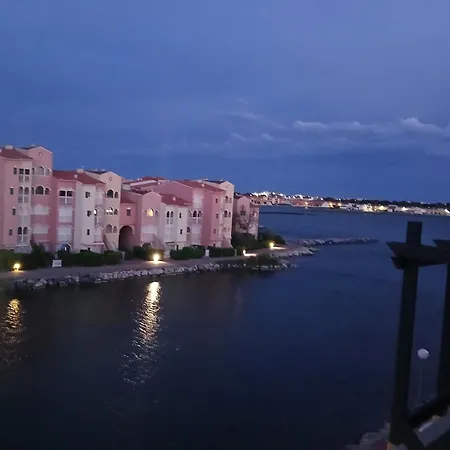 Beau Face A L Eau * לה ברקרה